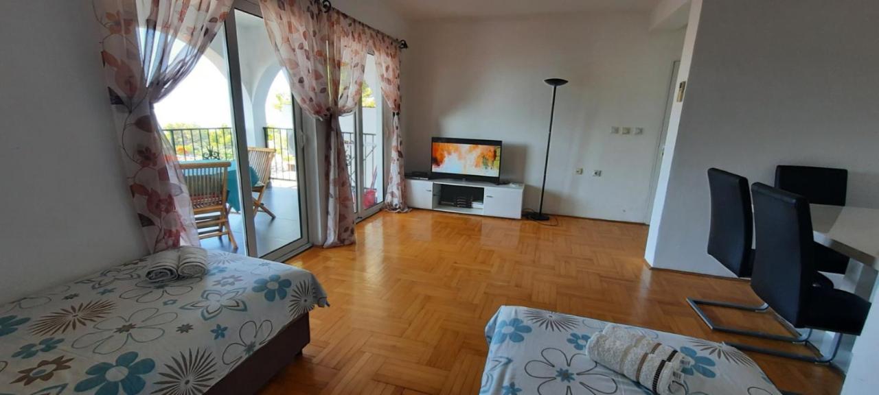 Apartments Pines Бар Екстериор снимка