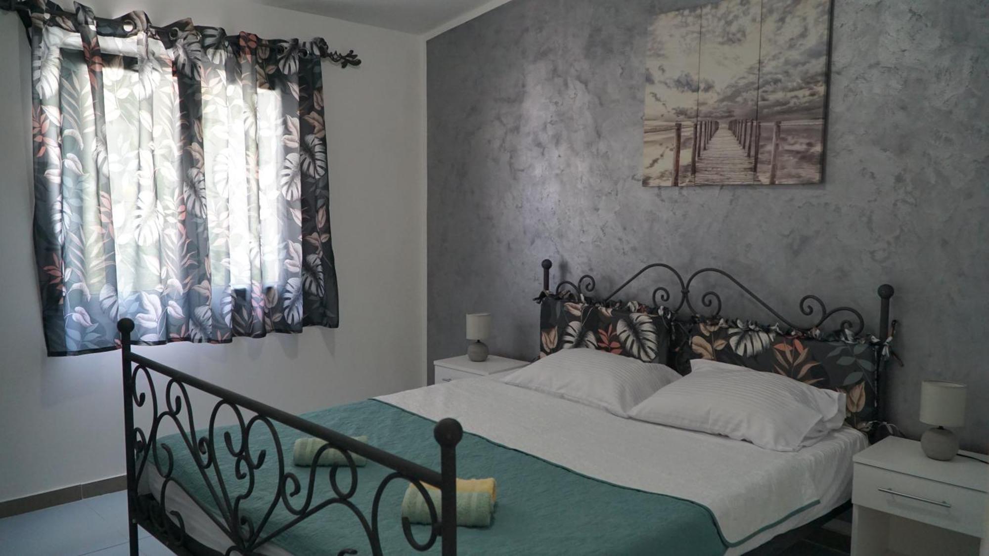 Apartments Pines Бар Екстериор снимка