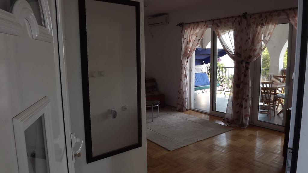 Apartments Pines Бар Екстериор снимка