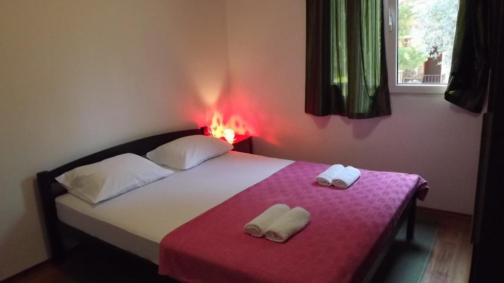 Apartments Pines Бар Екстериор снимка