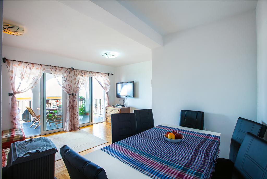 Apartments Pines Бар Екстериор снимка